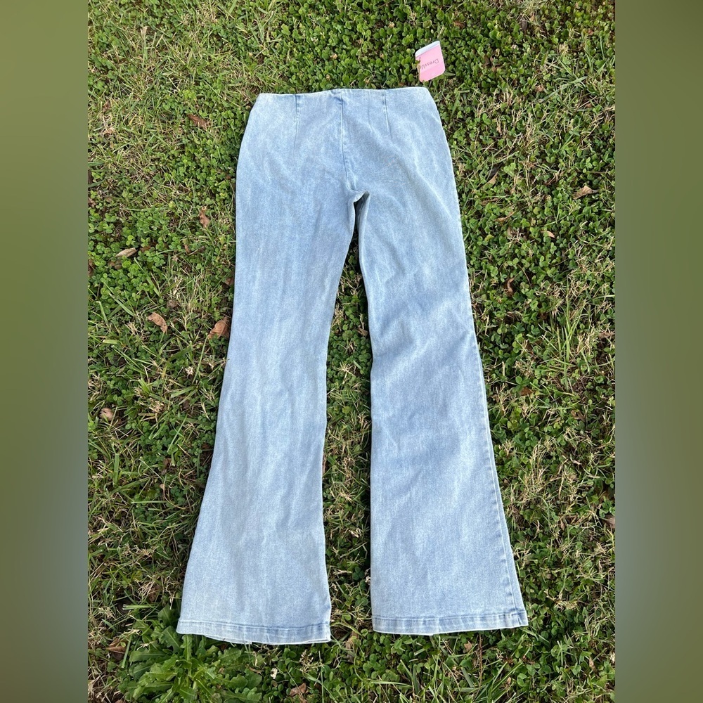 NWT Lumière Woman’s Light Wash Stretchy Western Slit Hem Bell Bottoms Size M - Picture 2 of 7